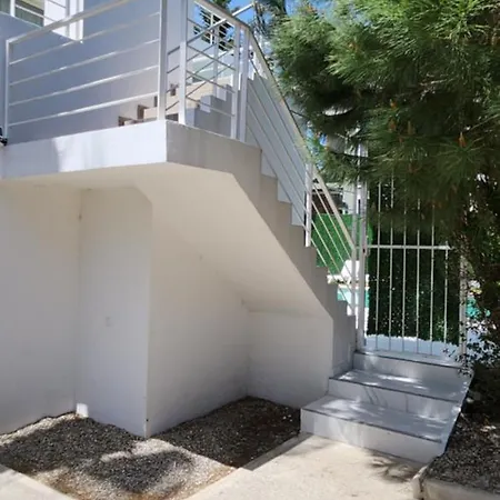 Vila Feronia White Castle.