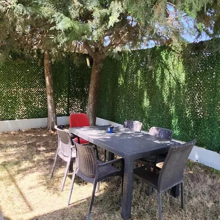 Feronia White Castle. Белек